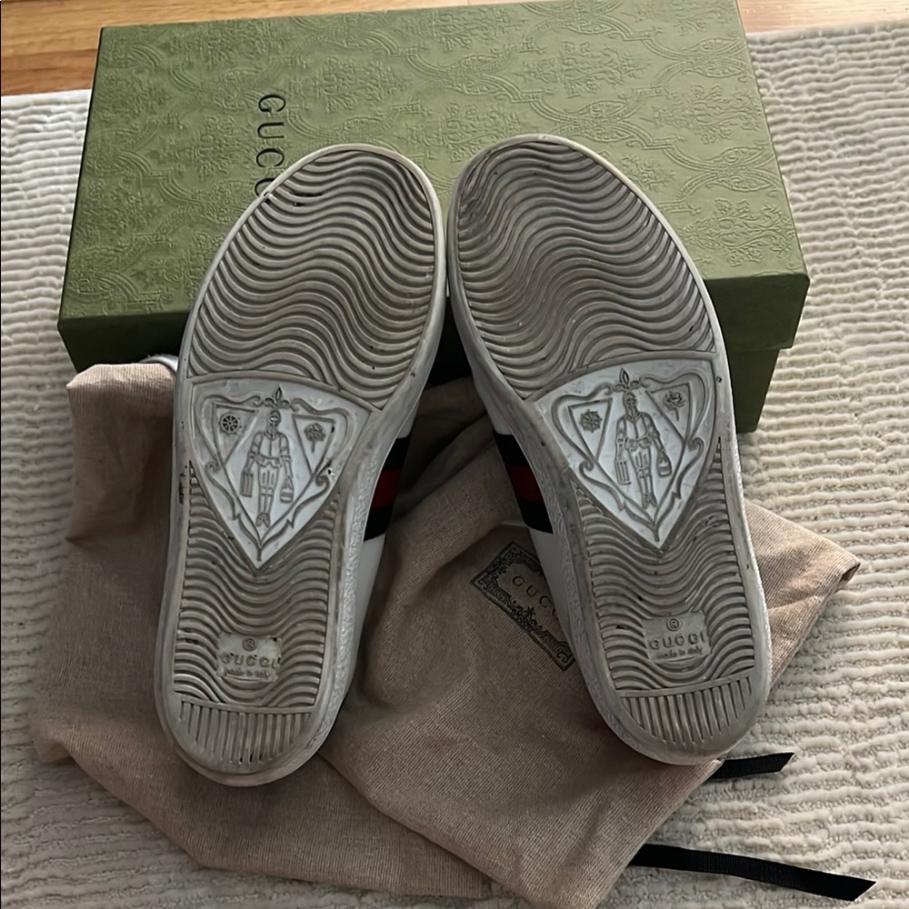 Gucci White Leather Sneakers with Red and Green Accents - Picture 4 of 5